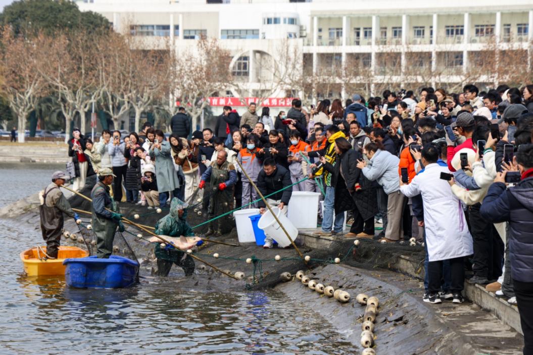 捕魚活動現(xiàn)場。學校供圖